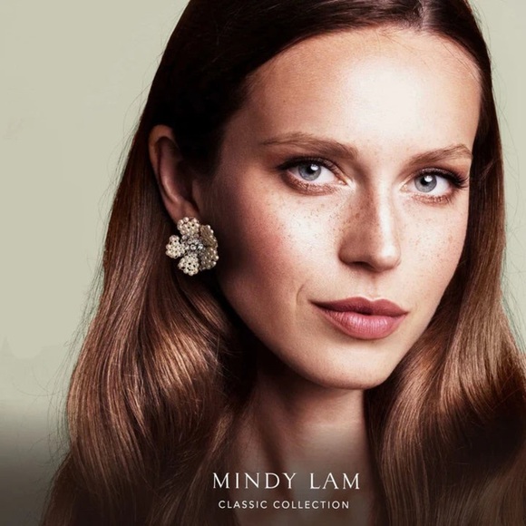 Mindy Lam Designer Flower Pearl Stud Earring 14k Gold Plated - Picture 1 of 8